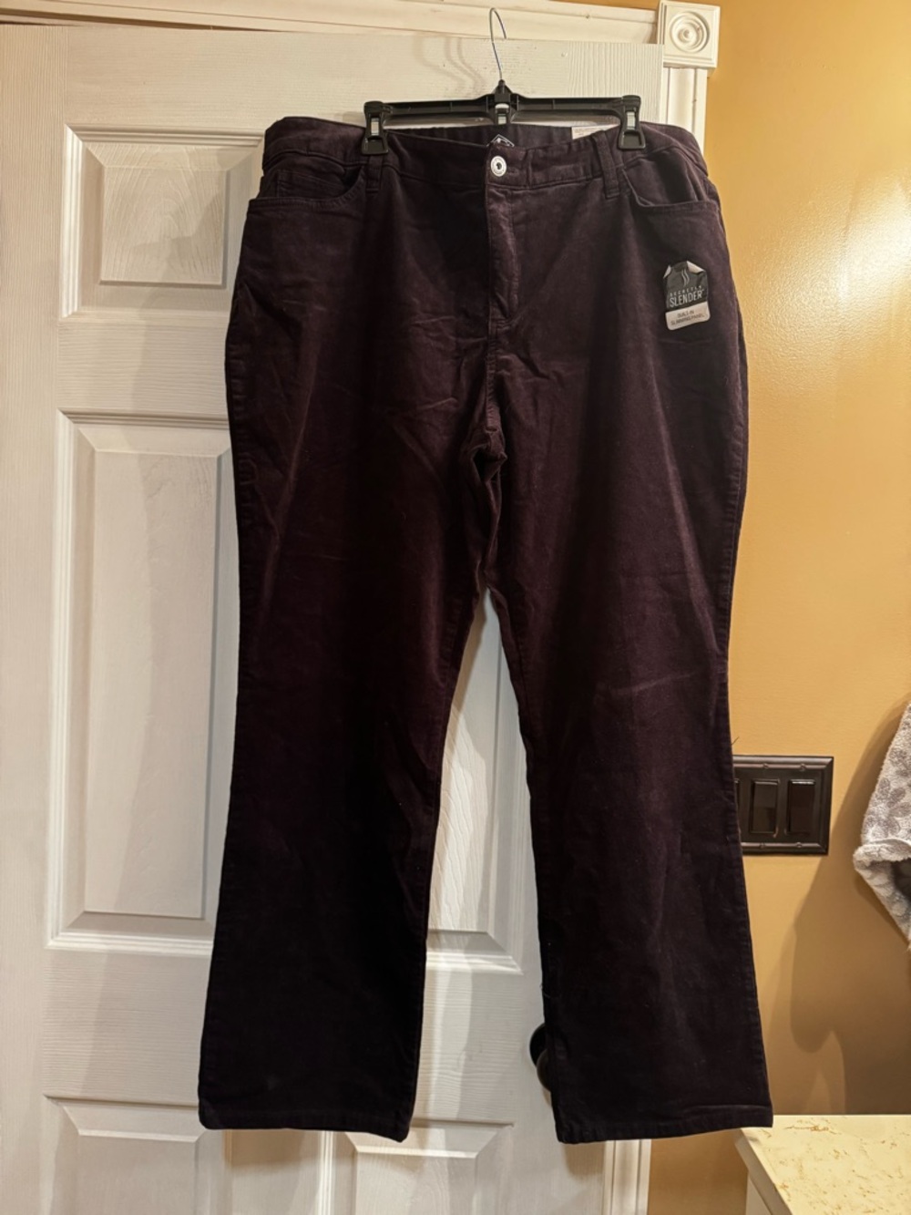 Women’s 20W St. John’s Bay black corduroy slimming jeans straight leg